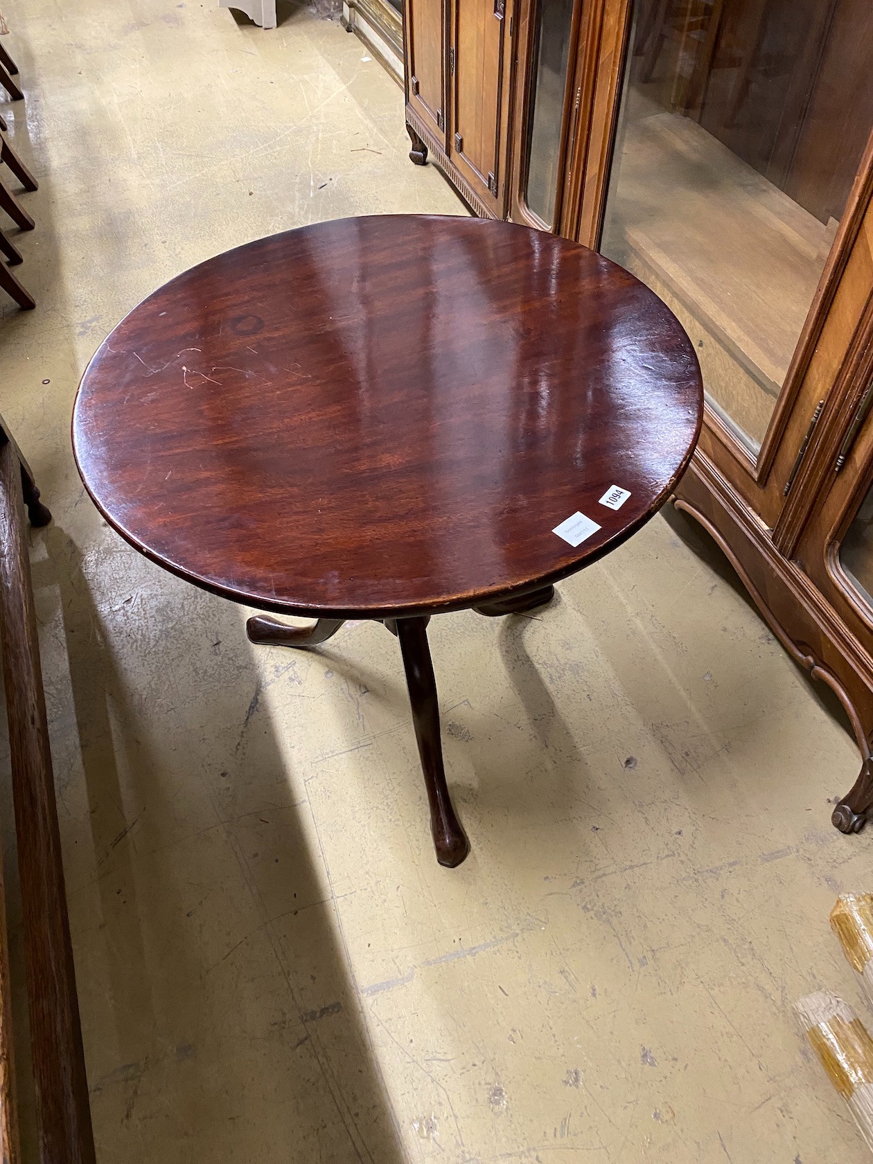 A George III circular mahogany tripod tea table, diameter 76cm, height 69cm